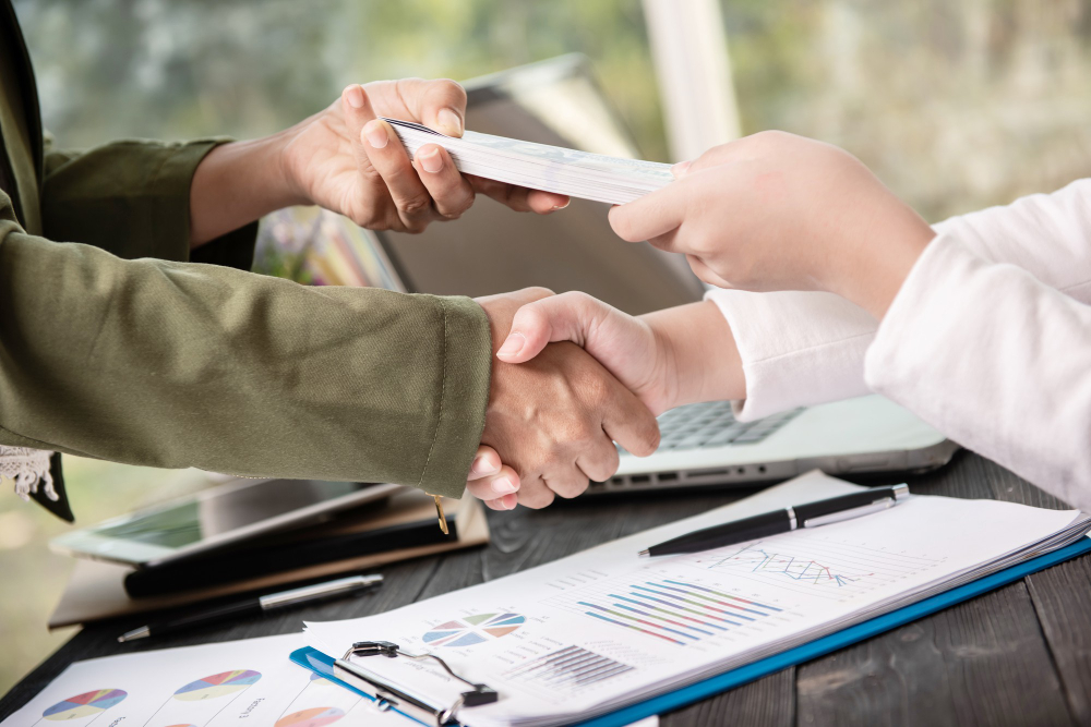 Semnarea unui contract pentru servicii payroll și externalizarea salarizării
