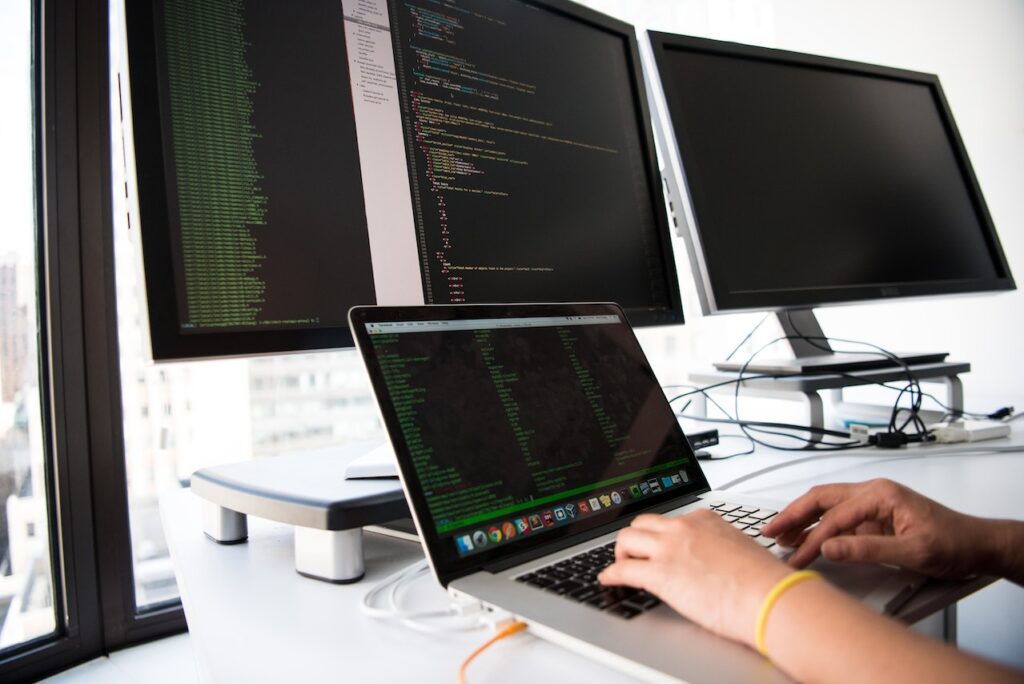 Cele mai populare și utile limbaje de programare din 2023