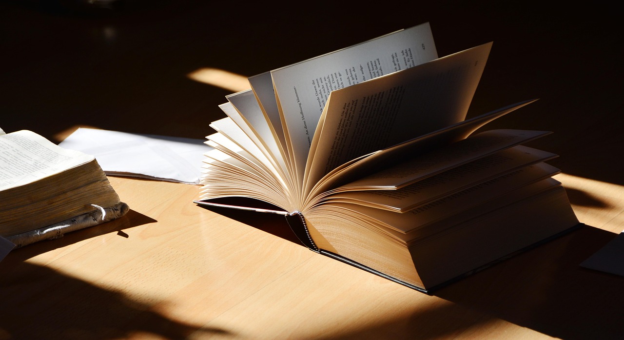 Cum se scrie corect: întrucât sau intrucât?
