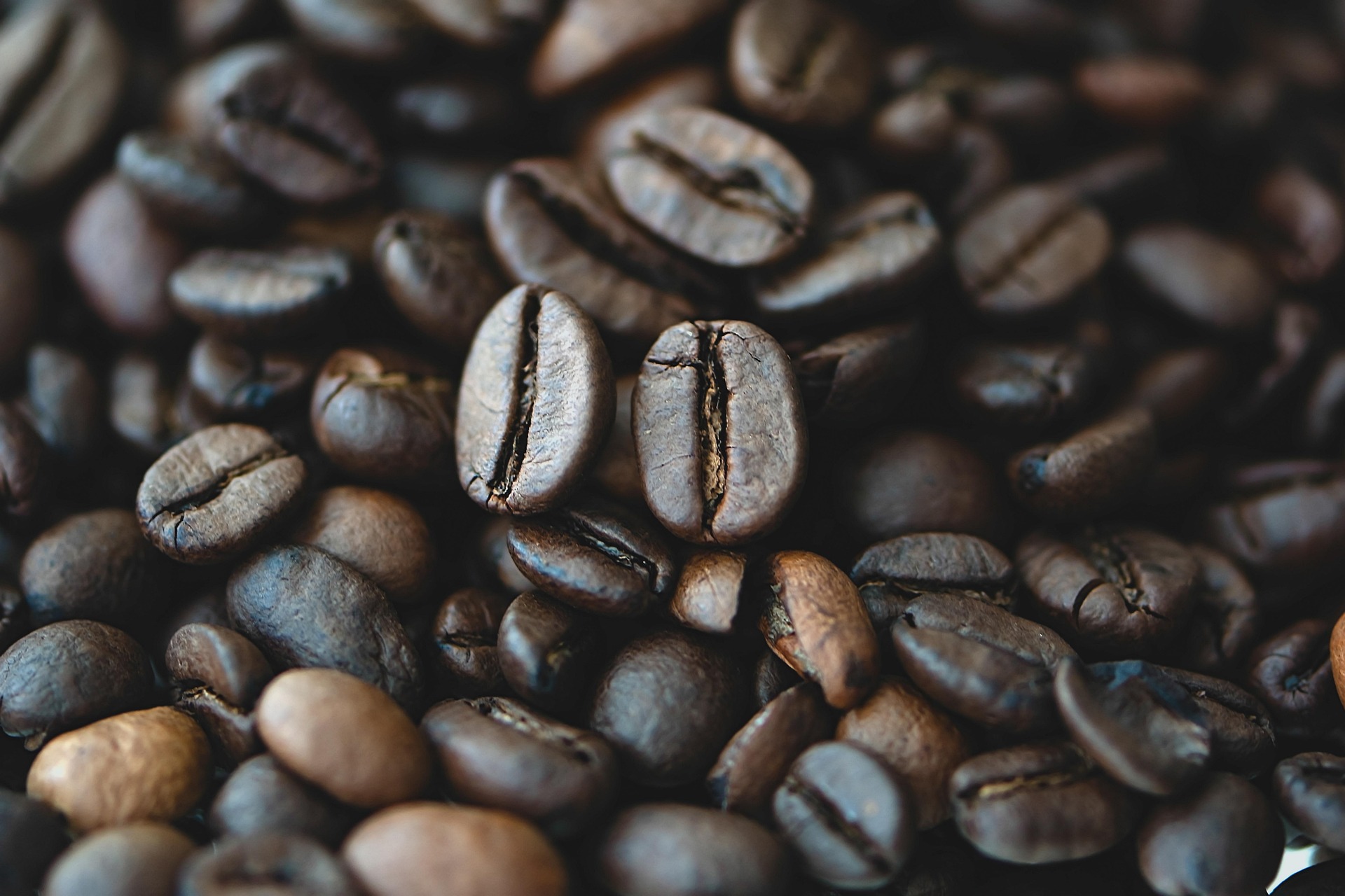 Curiozități despre cafea: de ce ne ține treji