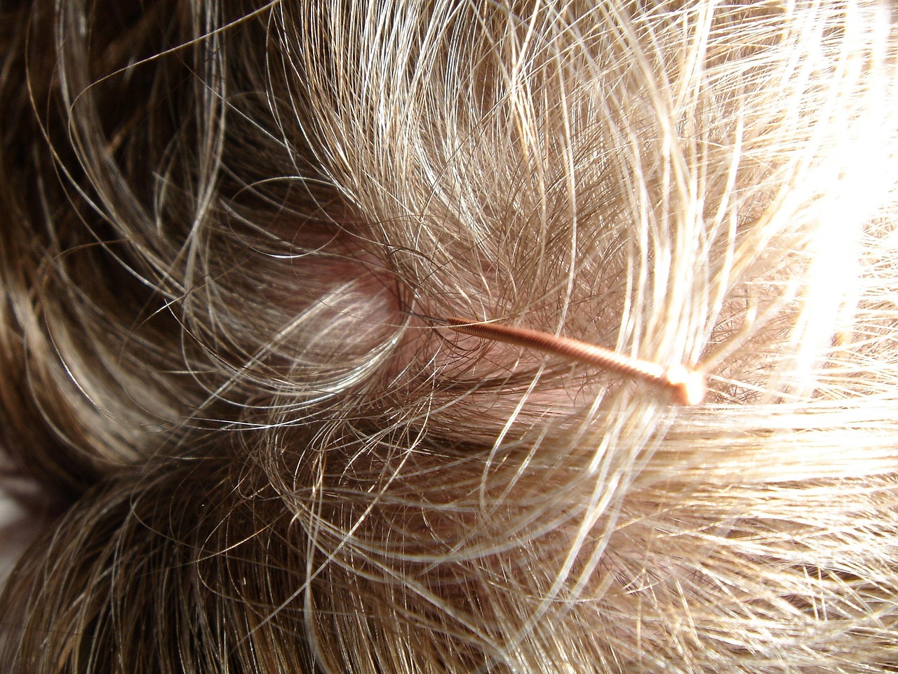 Exfoliantul pentru scalp: ce este, care sunt beneficiile și cum se folosește
