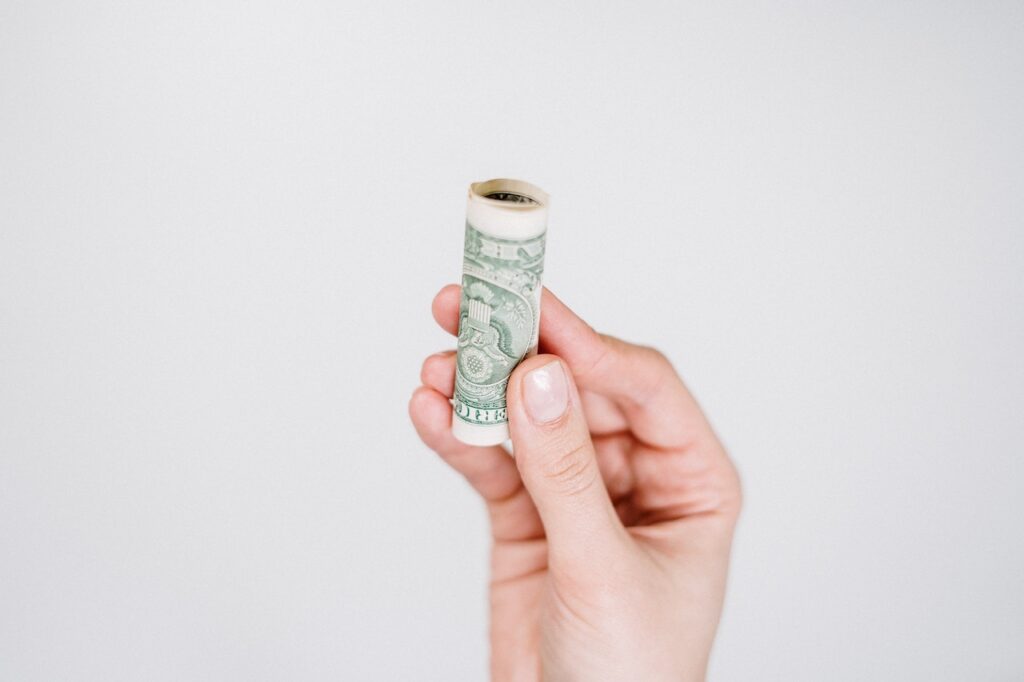Cum să îți protejezi finanțele de inflație și crize economice