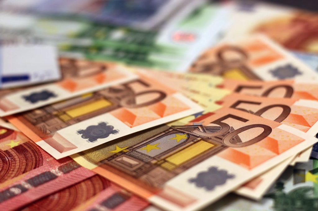 Cum să economisești bani fără să îți afectezi stilul de viață
