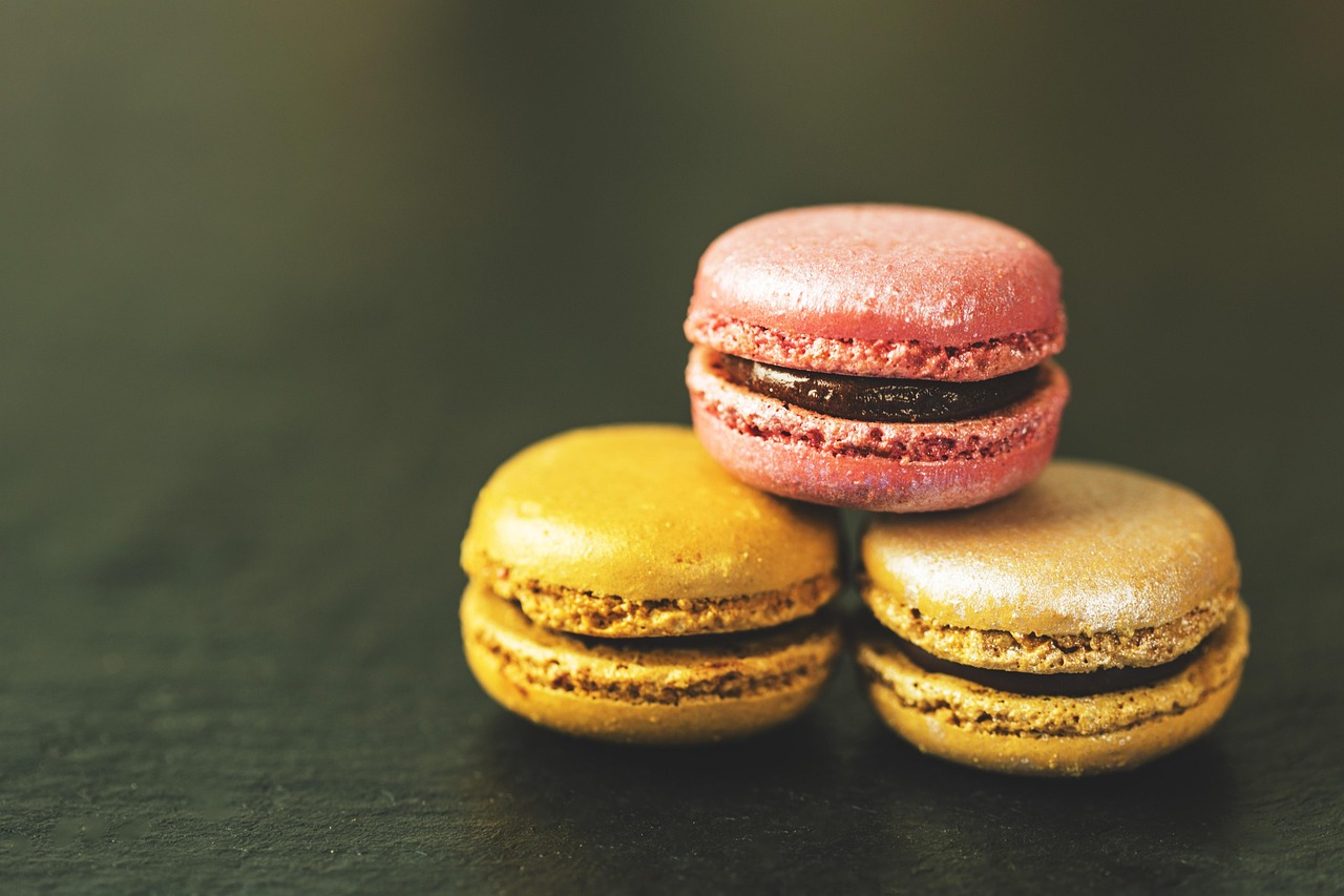 Rețetă de macarons franțuzești colorate
