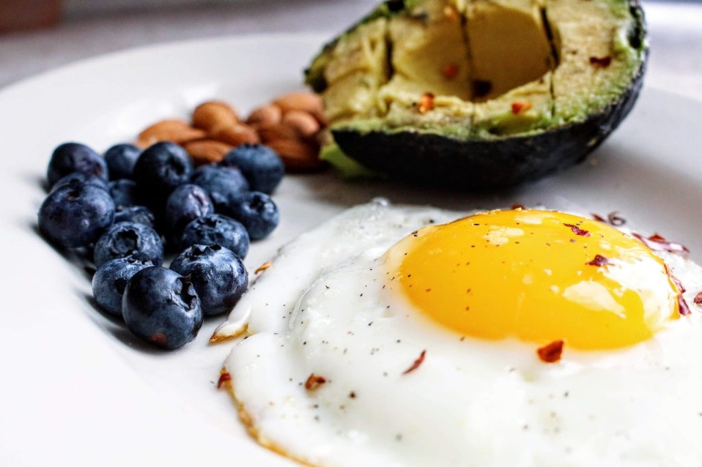 Ce este o dietă echilibrată și cum să o urmezi fără a te înfometa sau a te priva de plăcerile culinare