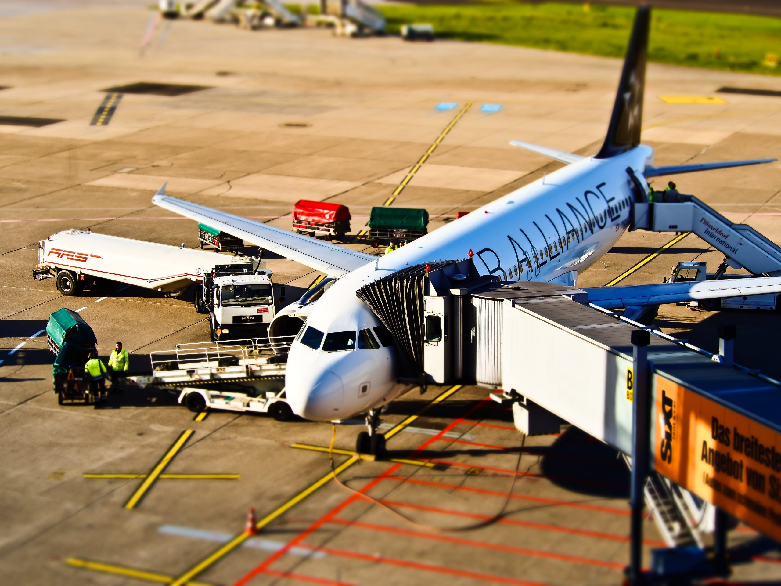 Cum alegi biletele de avion în funcție de destinație și perioada călătoriei