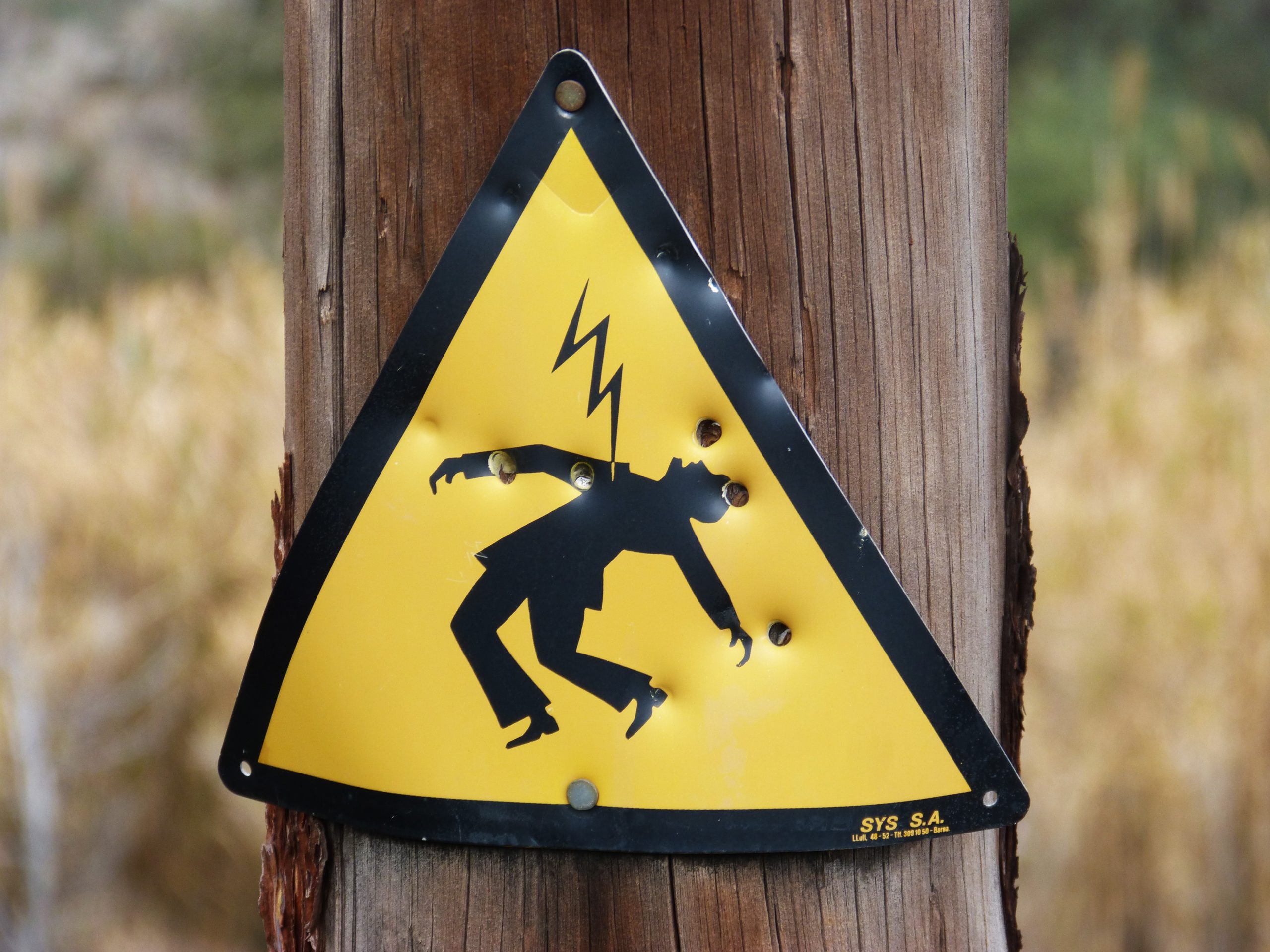 Primul ajutor în caz de electrocutare. Ce măsuri trebuie luate în siguranță
