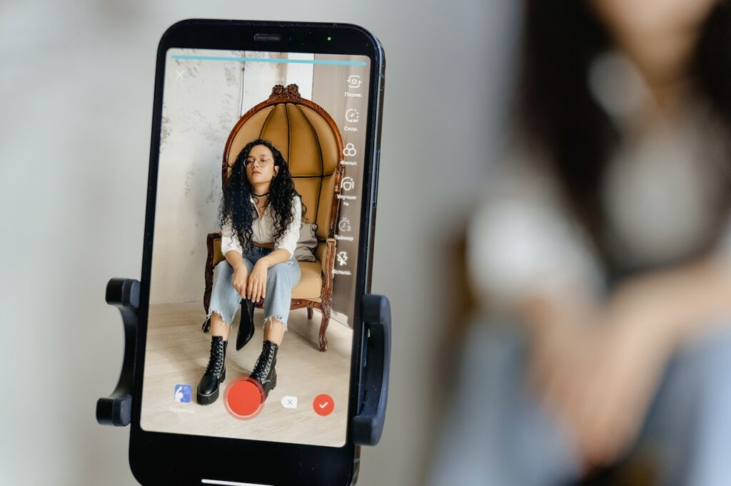 Cum să te distrezi și să înveți lucruri noi cu ajutorul TikTok