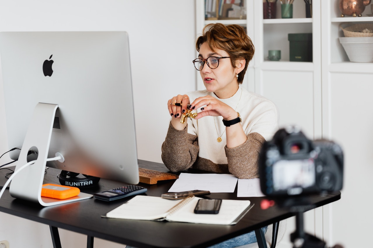 Cum să îți dezvolți abilități și competențe cu ajutorul cursurilor online