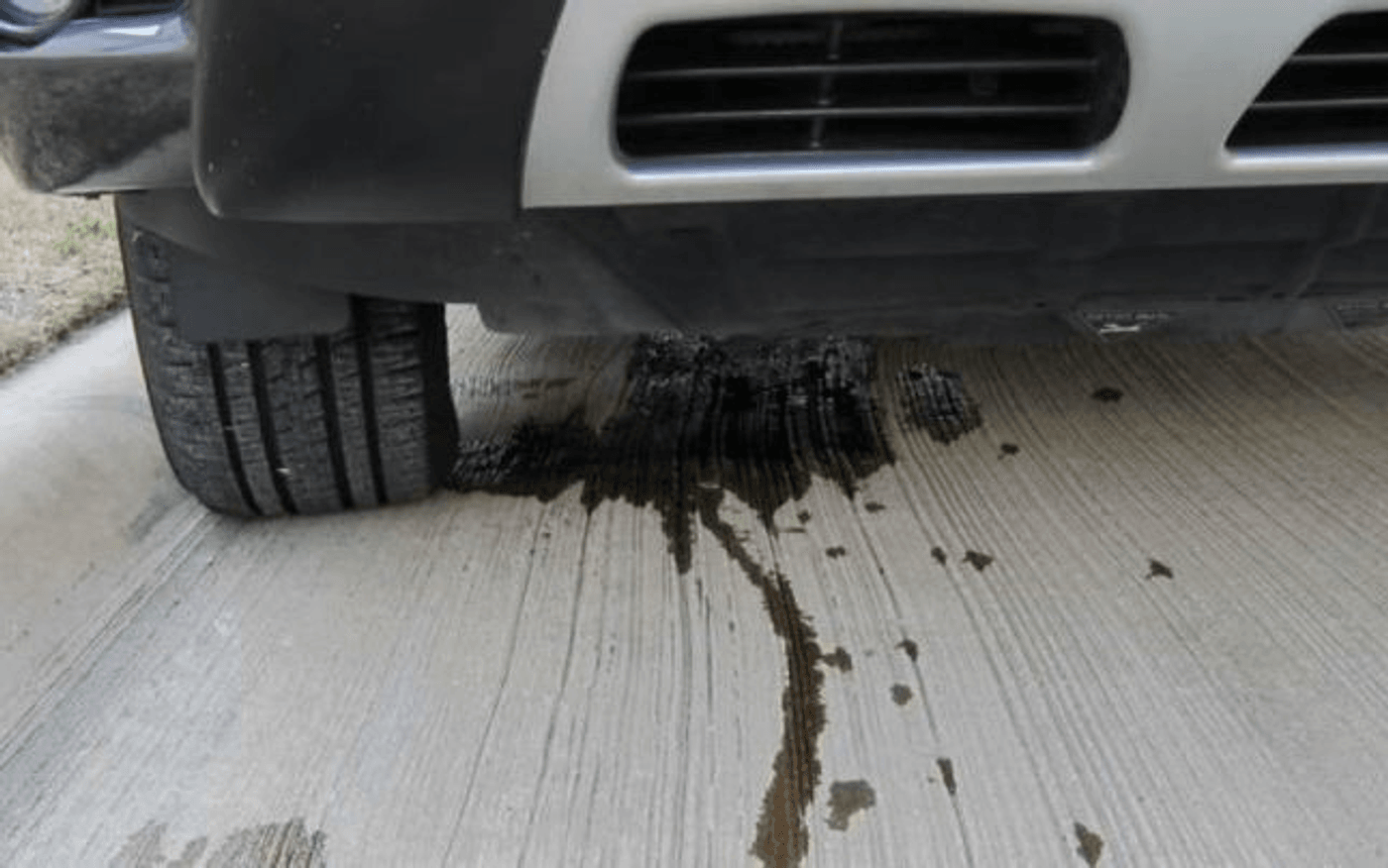 Cum să depistezi scurgerile de lichid din mașină și ce semnifică fiecare tip