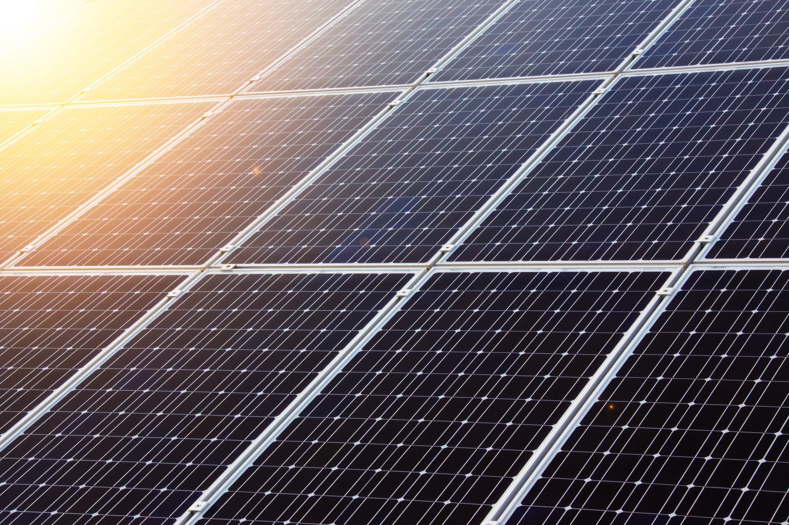 Cât poți economisi cu un sistem de panouri fotovoltaice